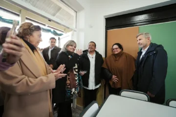 Frigerio inauguró obras en escuelas de Victoria y supervisó avances en el hospital local