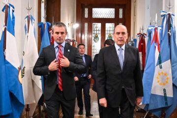 Los "héroes" de Milei. El Gobierno evalúa hacer gestos mínimos para sostener los vetos en Diputados