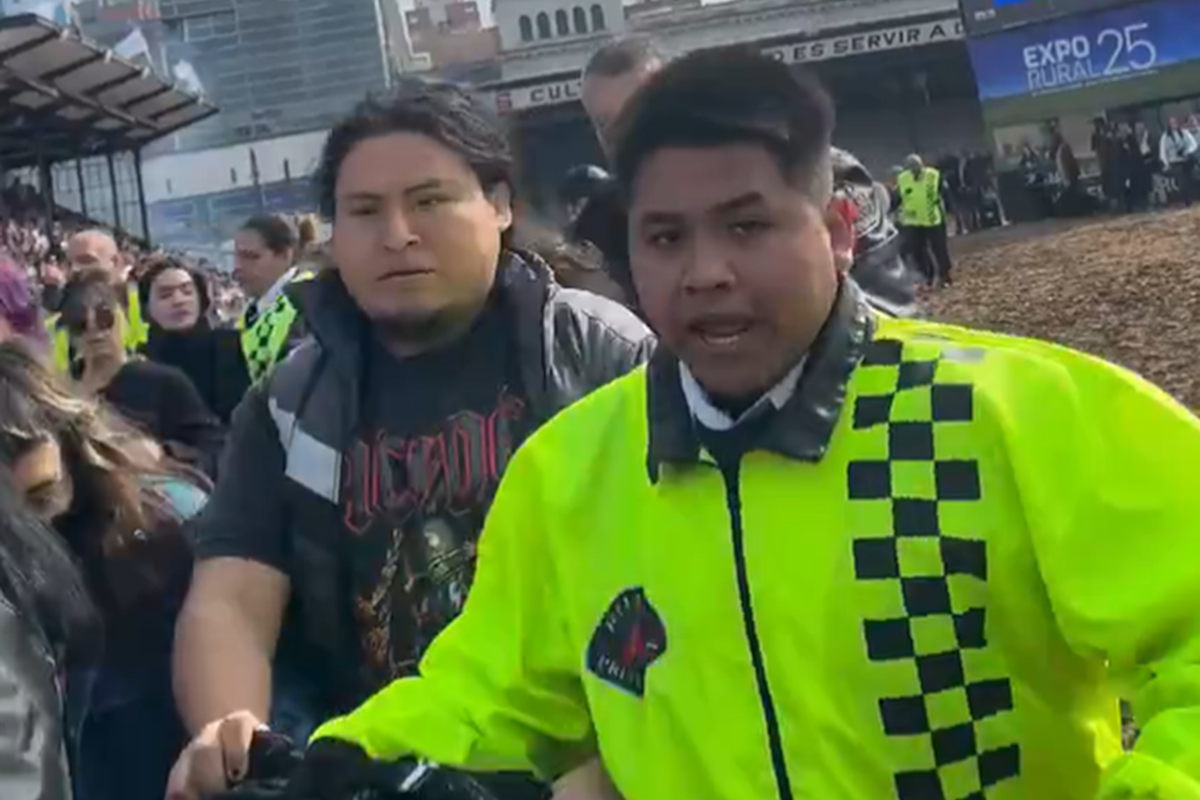 Activistas veganos interrumpen evento en la Rural y son recibidos con gritos de desaprobación del público