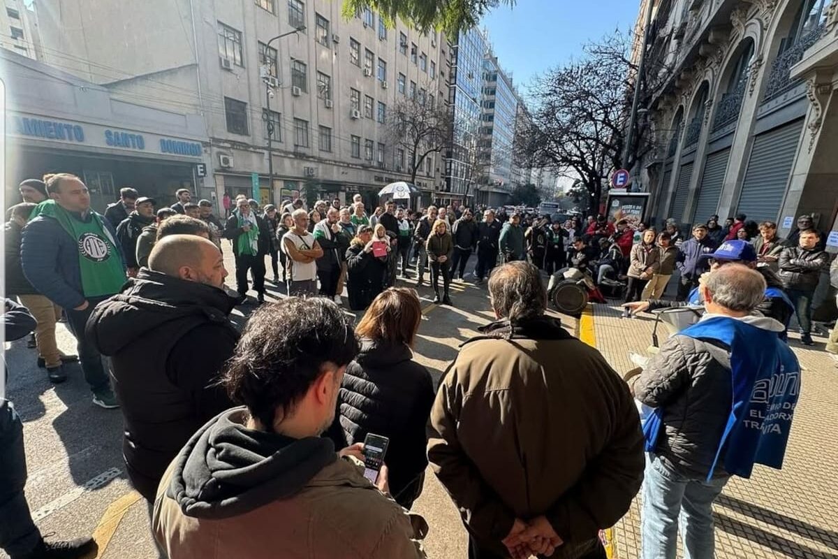 Gremios intensifican el conflicto con el Gobierno ante tensiones crecientes y demandas laborales insatisfechas.