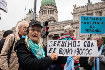 Jubilados marchan nuevamente frente al Congreso pidiendo justicia por Pablo Grillo y sus derechos históricos