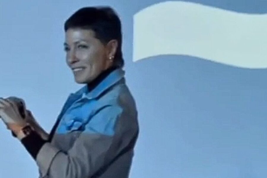 Mayra Mendoza revela nuevo audio de Cristina Kirchner durante un acto con militantes y sugiere arengas con tobilleras