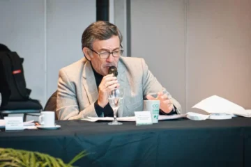 Propuesta de justicia ambiental por Oliva en Conferencia Climática Internacional