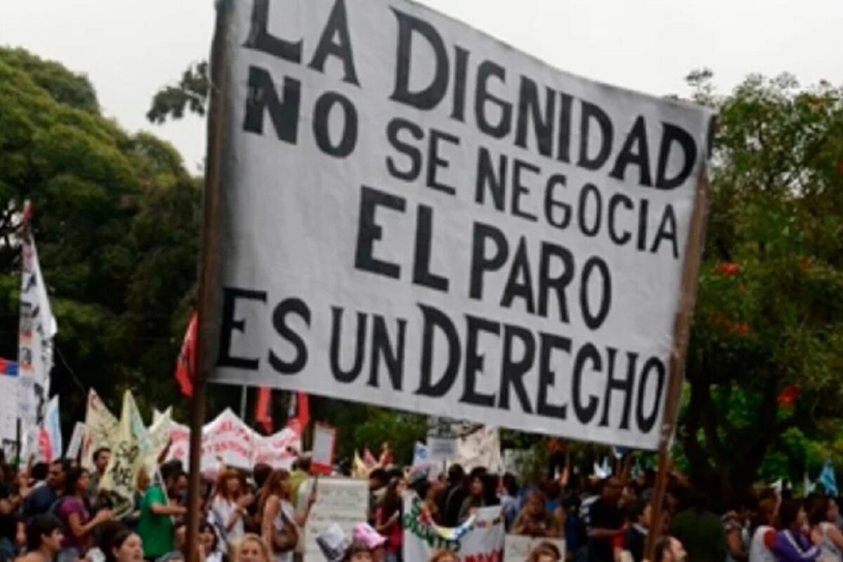 El gobierno sufre otro revés: confirman invalidez del DNU que limita el derecho a la huelga.