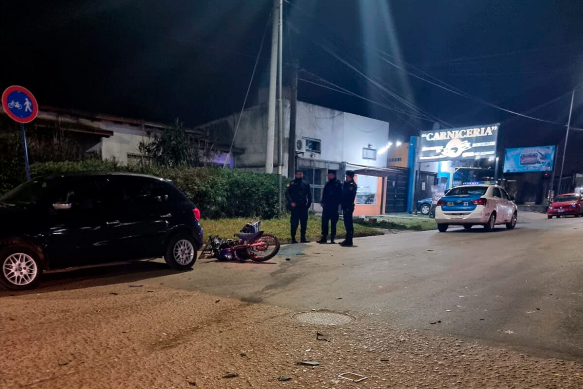 Motociclista es chocado y el conductor se fuga, pero luego se entrega a la Policía