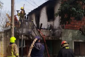 Tres personas hospitalizadas tras incendio que arrasó su vivienda