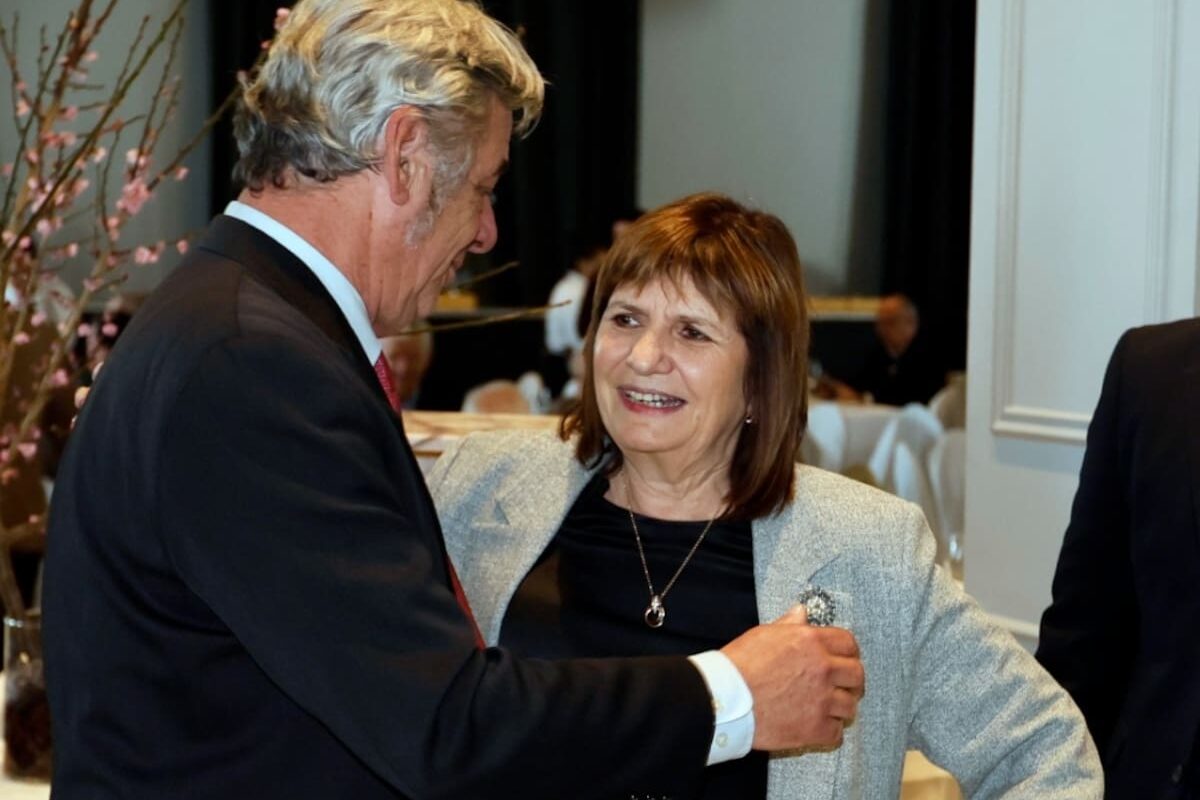 Patricia Bullrich respalda a Luis Caputo en su solicitud al campo sobre las retenciones agrícolas