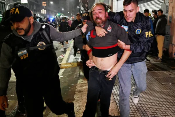 Sobreseimiento de manifestantes por “falta de mérito” en el contexto de la criminalización de la protesta contra la Ley Bases