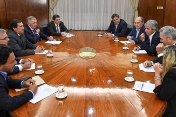 Policía malo-policía bueno: Javier Milei despotrica contra gobernadores y Guillermo Francos tiende puentes con dialoguistas