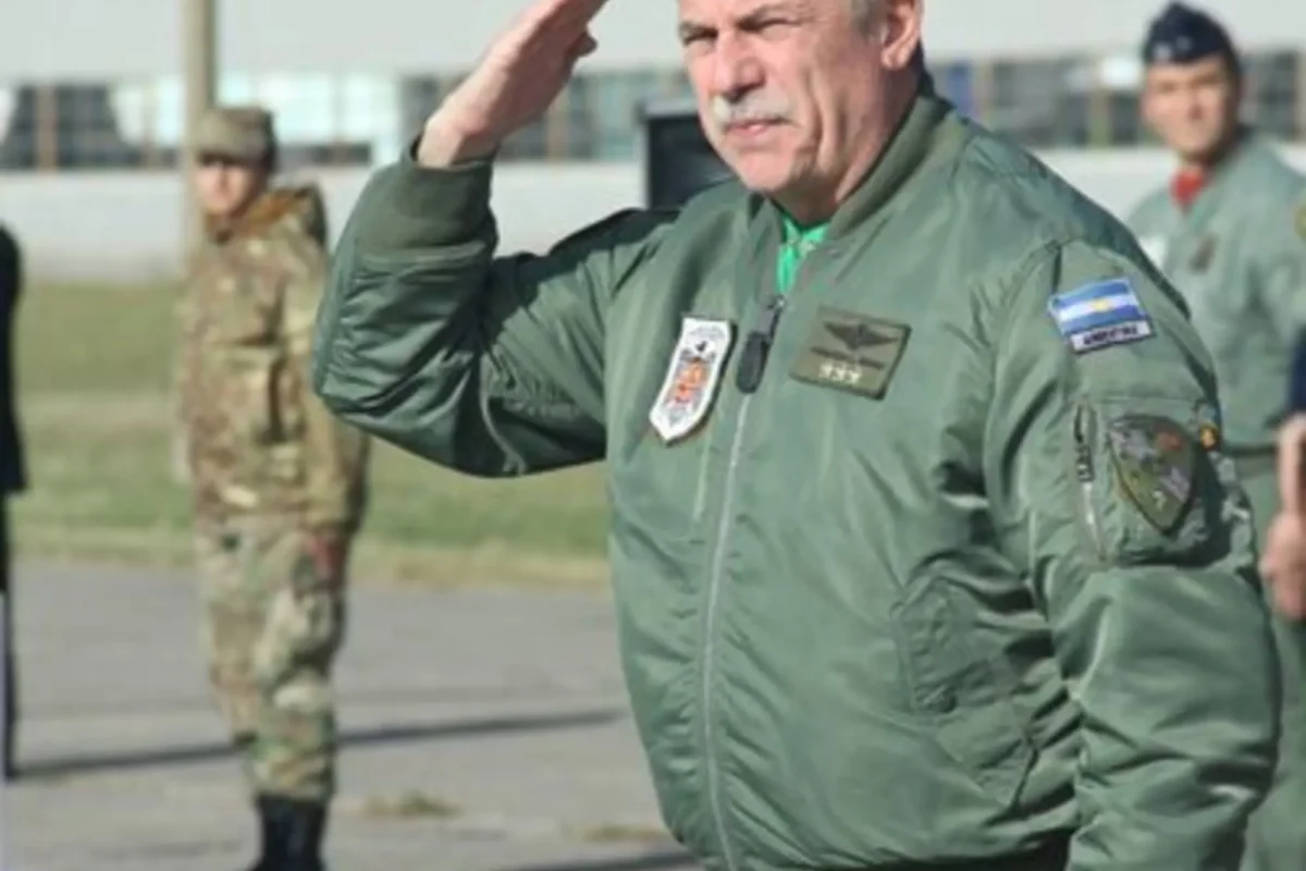 El Gobierno denunció ante la Justicia al ex jefe de la Fuerza Aérea que usó aviones oficiales para vuelos privados