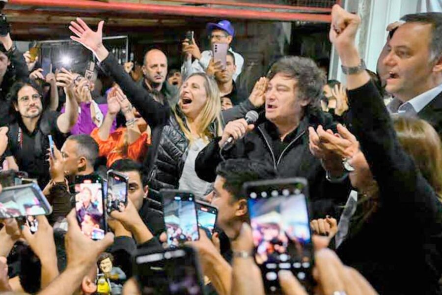 Javier Milei inicia campaña provincial con acto partidario en La Plata y busca consolidar su apoyo en la región