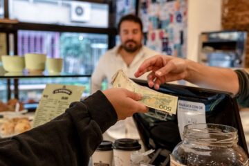 Analistas del BCRA prevén que el PBI crecerá menos del 5,5% establecido por el Gobierno; IPC de agosto será de 2,1%