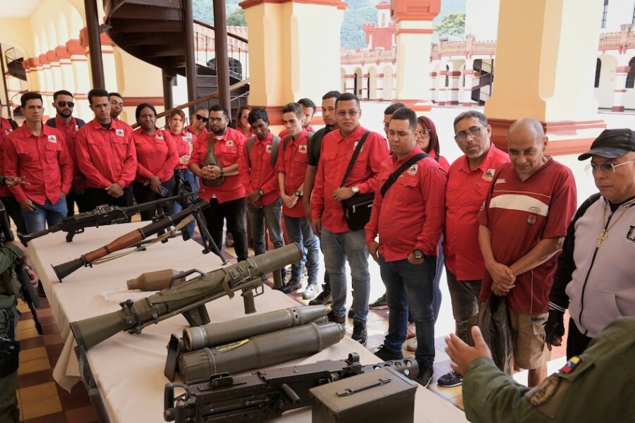 Maduro inicia la segunda fase de alistamiento de milicianos para la defensa del país