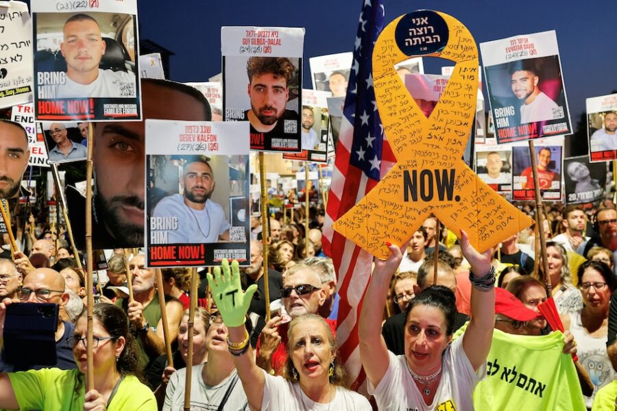 Israelíes se movilizan en Tel Aviv exigiendo la liberación de los rehenes y el fin de la guerra en Gaza