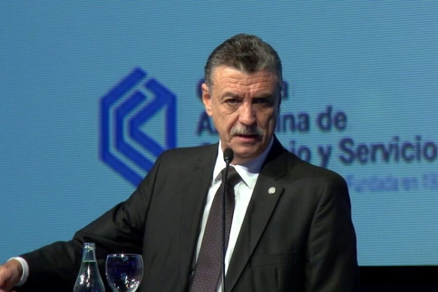 Mario Grinman critica a legisladores y apoya al Gobierno durante el Council de las Américas frente a vetos de Milei