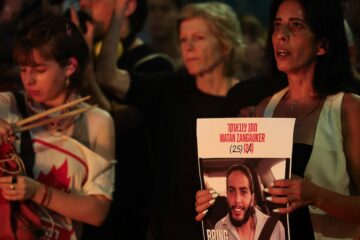 Miles marchan en Israel exigiendo un acuerdo que libere a rehenes y ponga fin a la guerra en Gaza