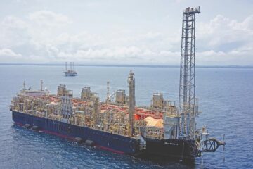 YPF ajusta su proyecto de GNL: cinco barcos en Río Negro, mayor exportación de petróleo y nuevo socio internacional