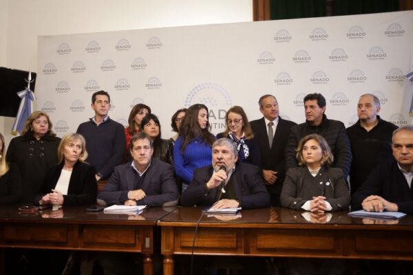 Senadores de UXP rechazaron los vetos presidenciales