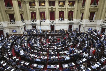 Milei intenta blindarse de una nueva paliza en el Congreso