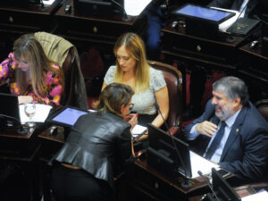 Con la certeza de que perderá senadores, el PJ llega al cierre entre divisiones y negociaciones para evitar una sangría mayor