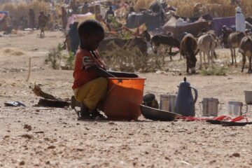 Diálogo entre el secretario general de la ONU y el primer ministro sudanés sobre crisis y bloqueo militar en El Fasher
