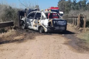 Hombre pierde la vida en choque que provocó que su auto se incendiara