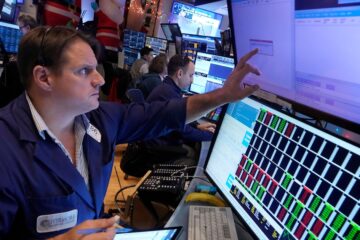 Estabilidad del dólar y caída de acciones marcan jornada financiera en medio de volatilidad de tasas y cambios en encajes