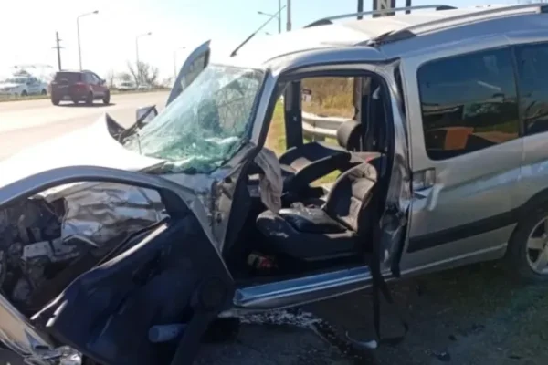 Accidente en el acceso a Villa Paranacito provoca la internación de una persona en estado grave