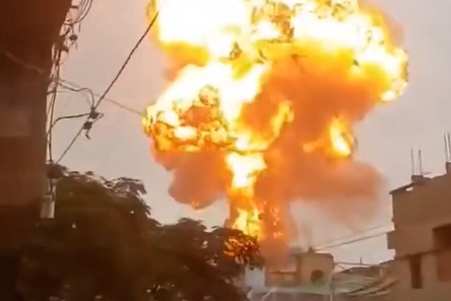 Israel lleva a cabo ataques contra objetivos hutíes en la capital de Yemen.