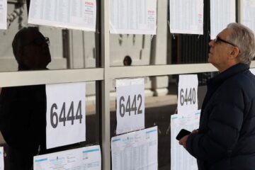 El Gobierno mantiene el Plan Aguante: nuevas medidas para contener el dólar y mitigar el impacto electoral en Buenos Aires