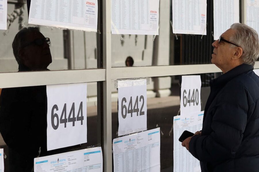 El Gobierno mantiene el Plan Aguante: nuevas medidas para contener el dólar y mitigar el impacto electoral en Buenos Aires