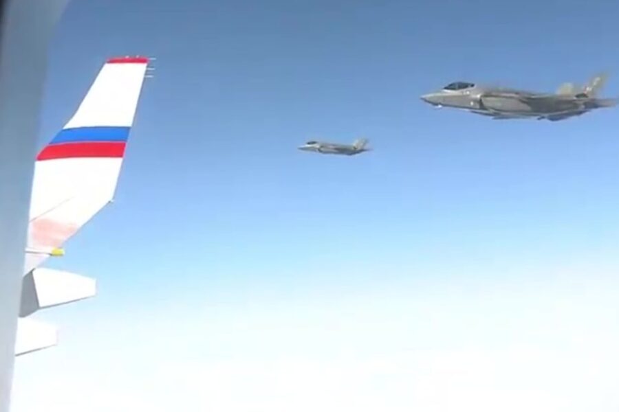 Cazones de EEUU escoltan el avión de Putin en su regreso a Rusia tras la cumbre con Trump