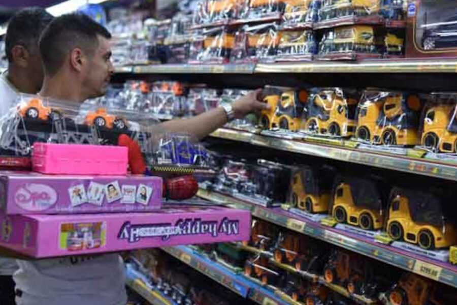 ventas de juguetes por el Día del Niño caen 5,2% a pesar del auge del comercio electrónico y el frío que afectó las compras