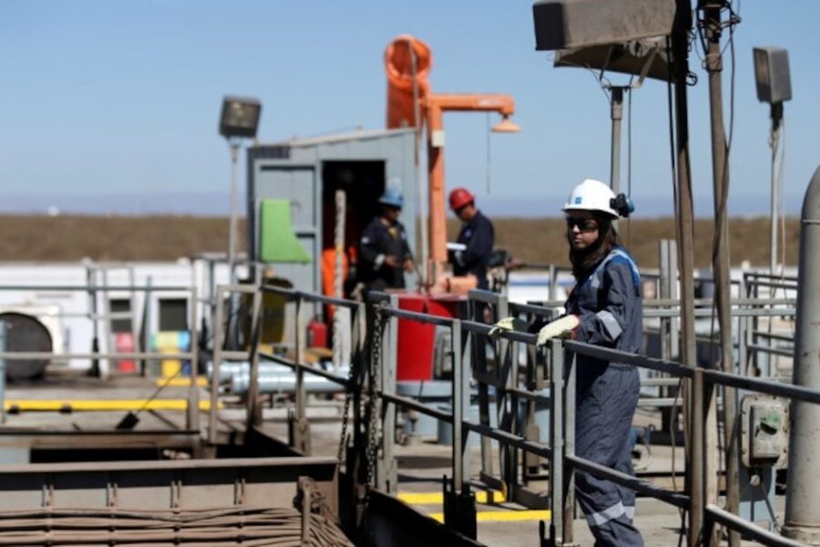 Producción de petróleo en Argentina alcanza récord en 26 años, impulsada por Vaca Muerta y superávit comercial energético