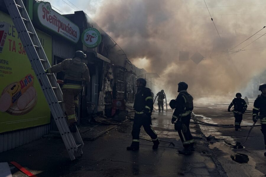 bombardeos rusos causan ocho muertes en ucrania durante la mayor iniciativa de tregua en la región