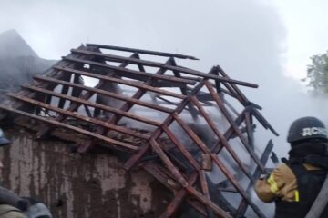 Ataques rusos con bombas guiadas y drones causan un muerto y nueve heridos en el este de Ucrania