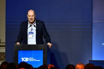 Sturzenegger y Grinman en desacuerdo por medida desreguladora: “La casta se defiende con uñas y dientes”