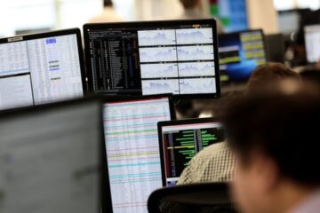 Alivio en los mercados: descenso del dólar y recuperación leve de acciones y bonos en vísperas de elecciones bonaerenses