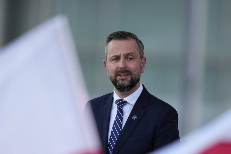 Polonia asegura que el alto el fuego en Ucrania está más cerca y menciona posible invitación a Zelensky en cumbre Trump-Putin