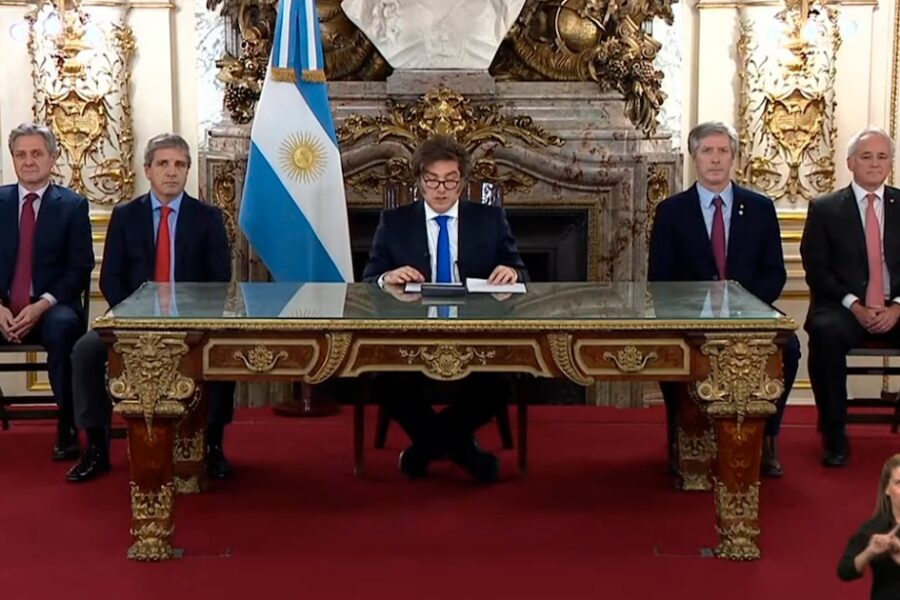 Gobierno enfrenta elecciones con dólar e inflación controlados, pero la oposición busca desestabilizar la economía nacional