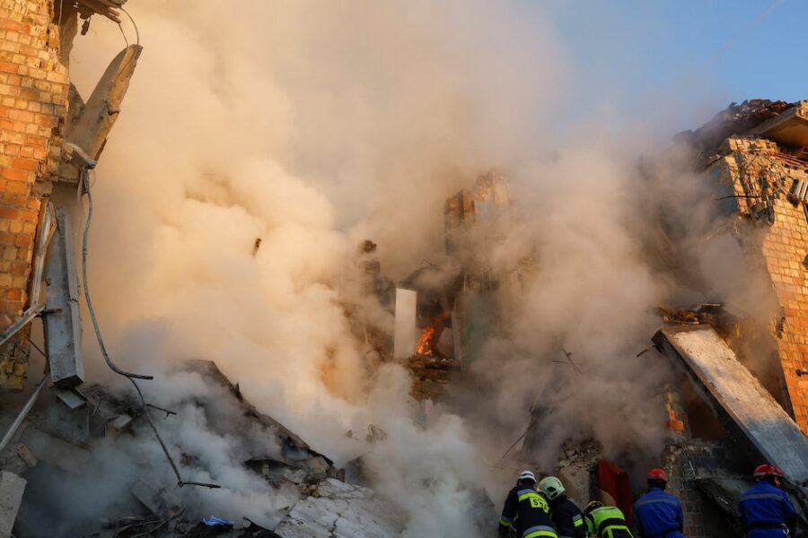 Ataques con misiles y drones rusos en Kiev y otras ciudades de Ucrania dejan al menos tres muertos y doce heridos