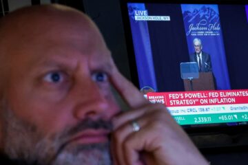 Wall Street pierde tras alcanzar máximos históricos y recibir nuevos datos sobre la inflación