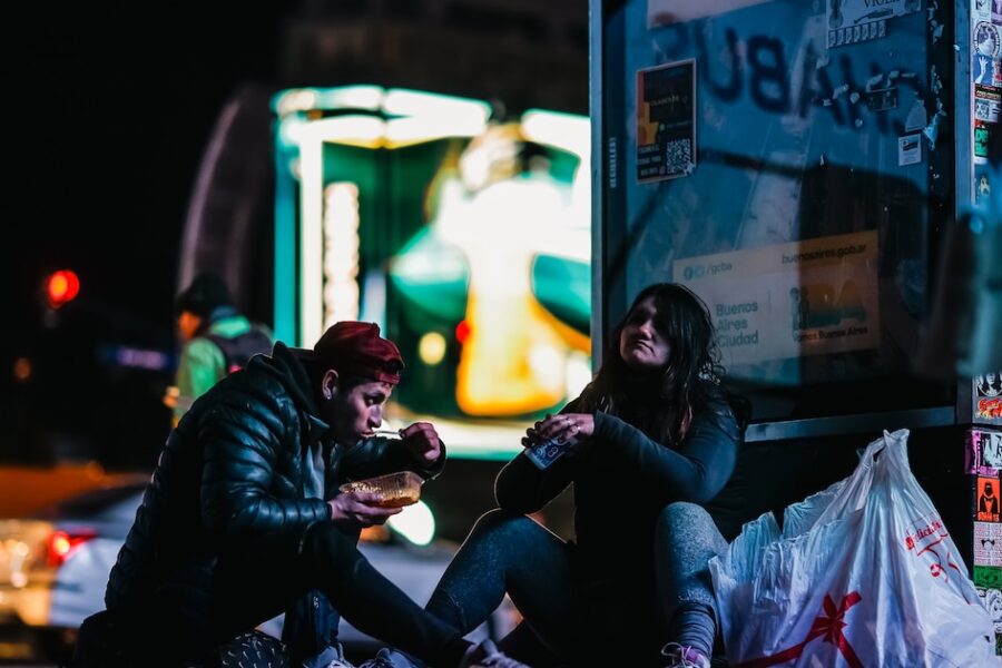 Nueva estimación de la consultora Equilibra revela que la pobreza supera el 43 por ciento en contraste con datos oficiales