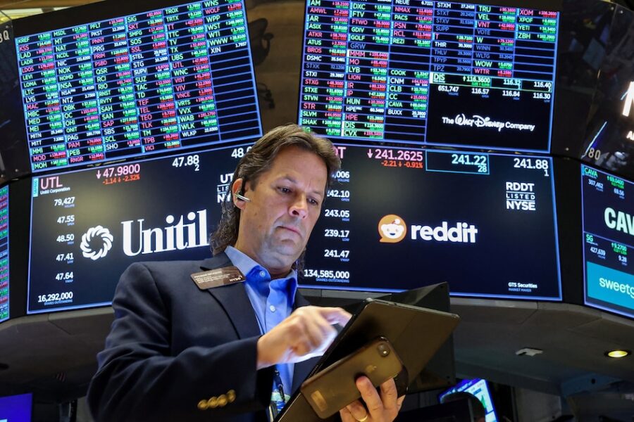 Acciones en baja y bonos en alza: S&P Merval pierde 1,9% mientras tasas se estabilizan cerca del 40%