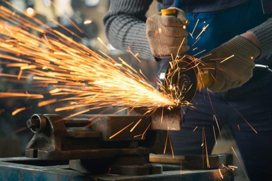 Actividad industrial cae 2,1% en cuatro meses y se iguala a niveles de hace 18 años, a 13,5% del pico de 2011