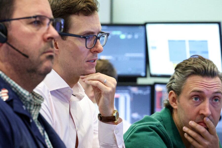 Tasas de caución llegan al 150% y tensión política impacta en el S&P Merval, que cierra 0,5% abajo tras rechazo a veto de Milei