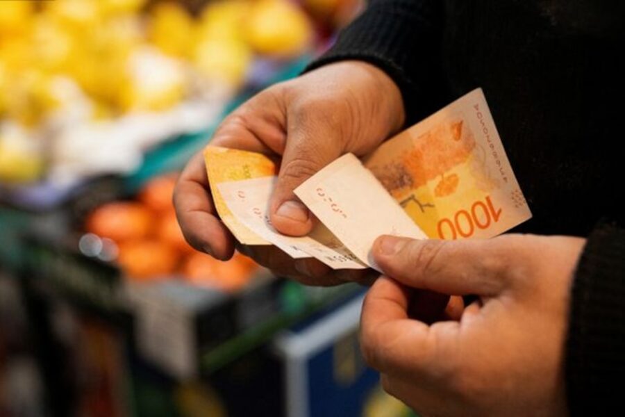 Ingresos necesarios de $1.149.353 para que una familia tipo no sea considerada pobre, según el Indec