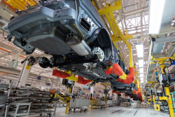 Actividad económica en junio creció 6,4% interanual, pero descendió 0,7% respecto a mayo; avance de 6,2% en el semestre por sectores.