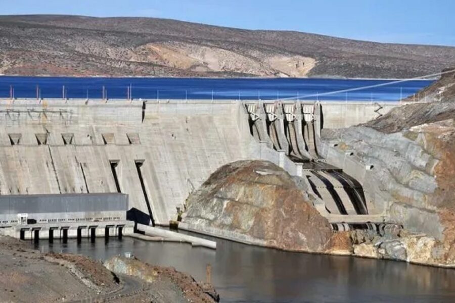 Gobierno prorrogará concesión de hidroeléctricas en Comahue y licitará por USD 500 millones antes de privatización