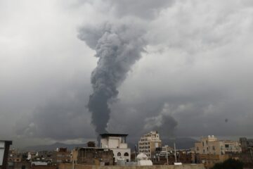 Israel arrasa con el palacio presidencial de los hutíes en Yemen en un nuevo ataque militar